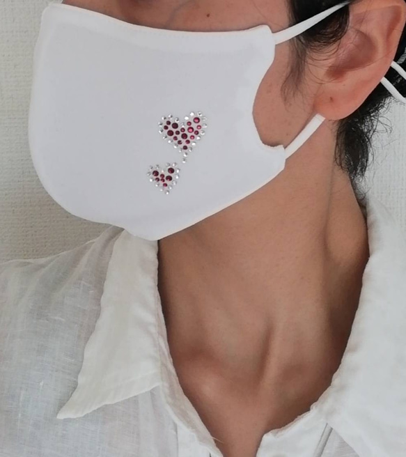 【送料無料】✨スワロフスキー クリスタル✨ オシャレ マスク メイクが付きにくい 接触冷感 日本製 綿 ハート 4枚目の画像