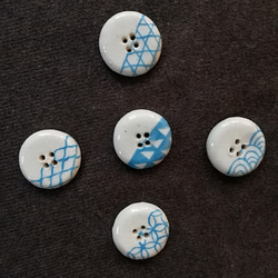 和柄の陶器ボタン（ブルー 青） 2枚目の画像