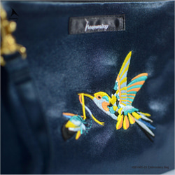 humming-送花禮的蜂鳥 Embroidery Bag〈兩用刺繡鍊包〉-藍寶石 第7張的照片