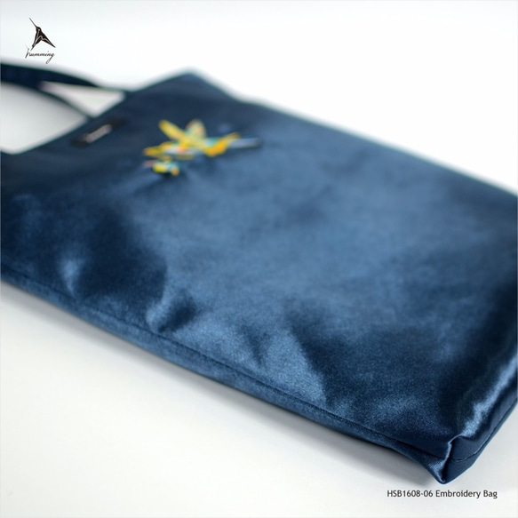 humming-送花禮的蜂鳥 Embroidery Bag 〈刺繡托特包〉寶石藍 第4張的照片