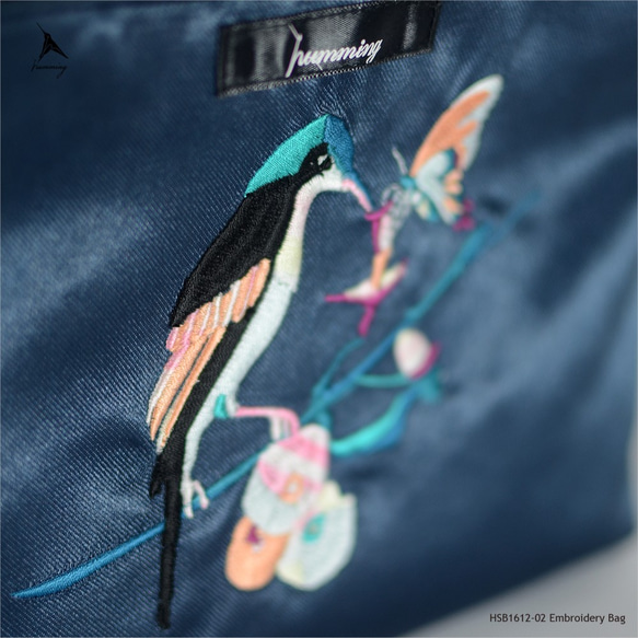 humming-蜂鳥蝴蝶好朋友 Embroidery Bag 〈刺繡肩背包〉-藍寶石 第2張的照片