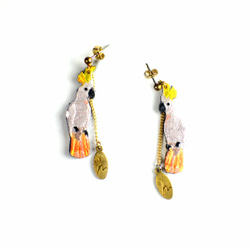 humming- 葵花鳳頭鸚鵡   Embroidery earrings 〈精緻刺繡耳環〉不鏽鋼耳針/ 可改夾式 第1張的照片