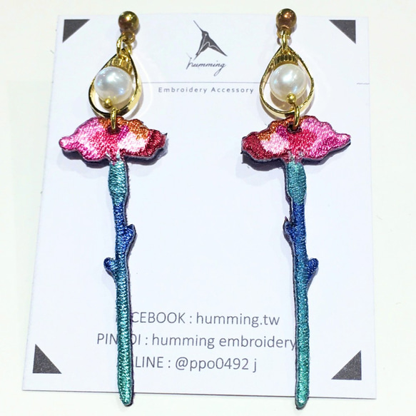 humming-Embroidery earrings 康乃馨〈刺繡耳環〉不鏽鋼耳針/ 可改夾式/花卉系列/ 第1張的照片