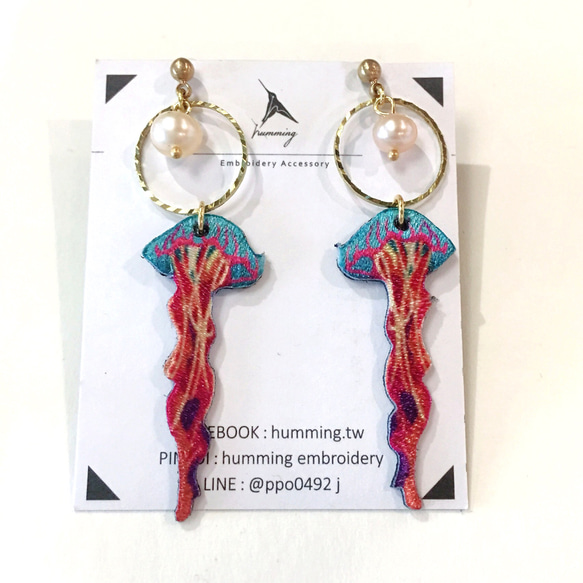 humming-Embroidery earrings 藍色水母〈刺繡耳環〉不鏽鋼耳針/ 可改夾式/海生系列/ 第2張的照片