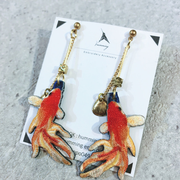 humming-Embroidery earrings 扇尾金魚〈刺繡耳環〉不鏽鋼耳針/ 可改夾式/水生系列/ 第2張的照片