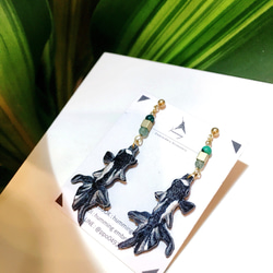 humming-Embroidery earrings 熊貓蝶尾金魚〈刺繡耳環〉不鏽鋼耳針/ 可改夾式/水生系列/ 第2張的照片
