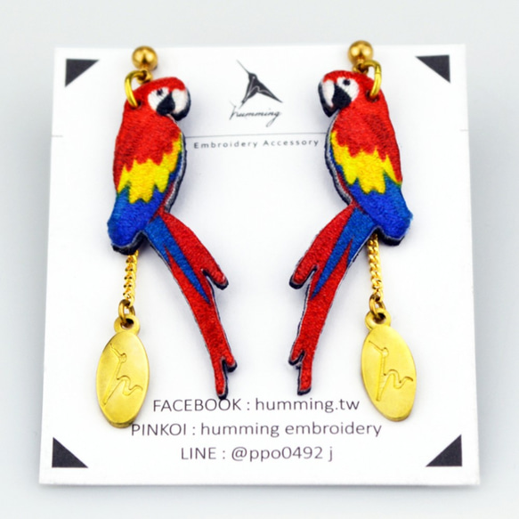 humming-緋紅金剛鸚鵡  Embroidery earrings 〈精緻刺繡耳環〉不鏽鋼耳針/ 可改夾式 第1張的照片