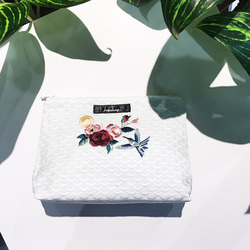 humming- 花好月圓 Embroidery cosmetic bag〈刺繡化妝包〉-白色提花布 第1張的照片