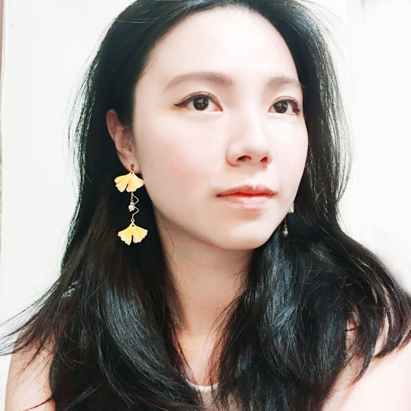 humming 金黃銀杏 刺繡耳環 | 耳針 |夾式| 蝴蝶系列 第6張的照片