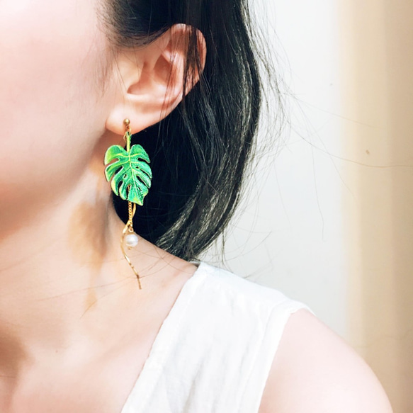 humming 龜背芋 刺繡耳環 | 耳針 |夾式| 蝴蝶系列 第5張的照片