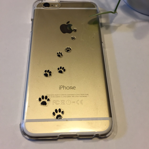 iPhone6ケース♪アップルに入ってゆく足跡ケース♡ 3枚目の画像