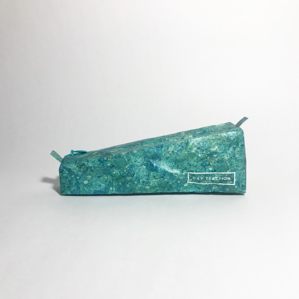 石材のようなペンケース　Like a stone (size:S) Tuff emerald 1枚目の画像