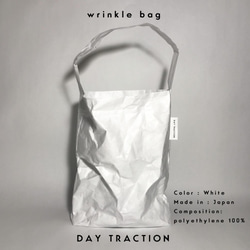 "wrinkle bag" 紙のような質感のワンハンドルバッグ 1枚目の画像