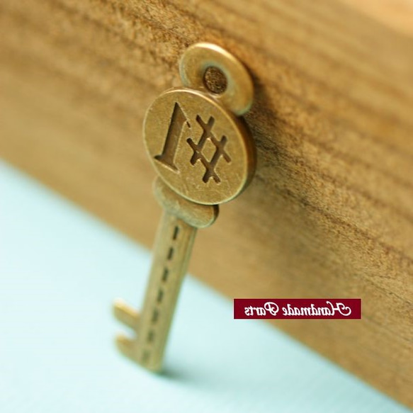 ab107 [手工配件]仿古金屬裝飾魅力金子耀西和密鑰（三級） 第1張的照片