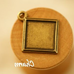 me054 /古耀金子餐碟方（2.2cmx2.2cm）（3個） 第1張的照片