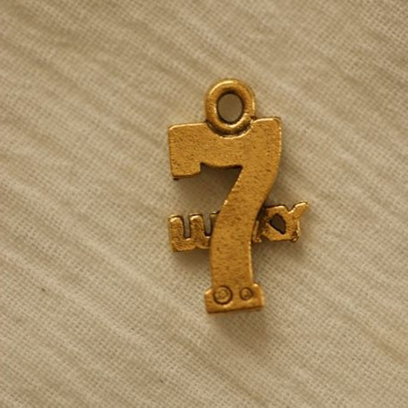 us69【USA製チャーム】ゴールド・ラッキー7(2個) /USA pendant gold luck7 (2p) 2枚目の画像