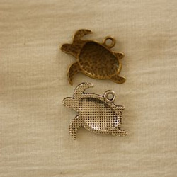 p997メタルチャーム・銀古美・亀(4個)/Pendant dsilver turtle (4p) 2枚目の画像