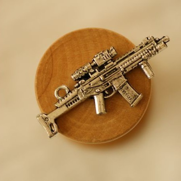 ac1430/メタルチャーム・銀古美・銃(4個)/Pendant silver gun (4p) 2枚目の画像