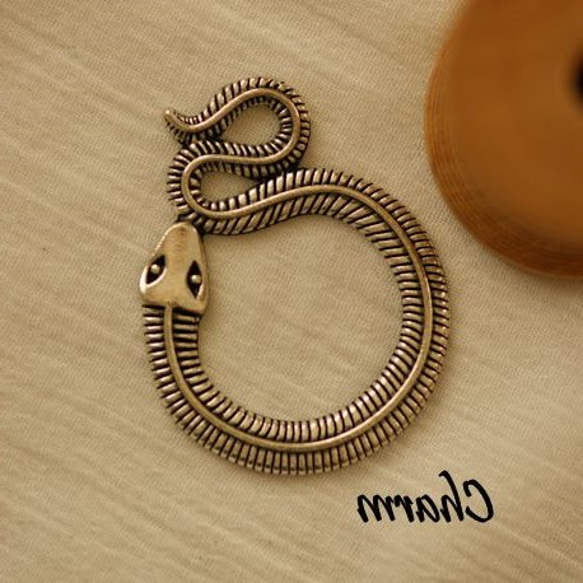 p1003メタルチャーム・銀古美・蛇(3個)/Pendant silver snake(3p) 1枚目の画像