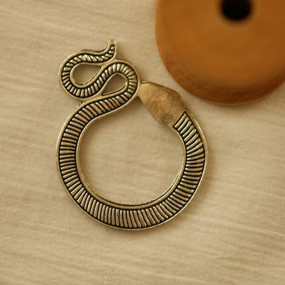 p1003メタルチャーム・銀古美・蛇(3個)/Pendant silver snake(3p) 2枚目の画像