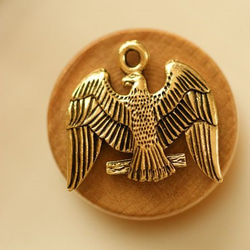 us135【USA製チャーム】ゴールド・鷲(2個)/USA pendant gold eagle(2p) 2枚目の画像