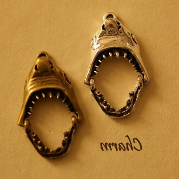 p845/チャーム・アンティーク風・銀古美・サメの口(5個) 1枚目の画像