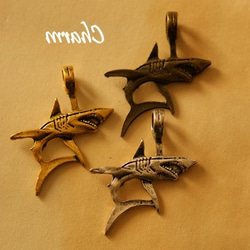 手工製作的零件金屬魅力Ginkobi鯊魚鯊魚五 第1張的照片