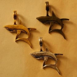 手工製作的零件金屬魅力Ginkobi鯊魚鯊魚五 第2張的照片