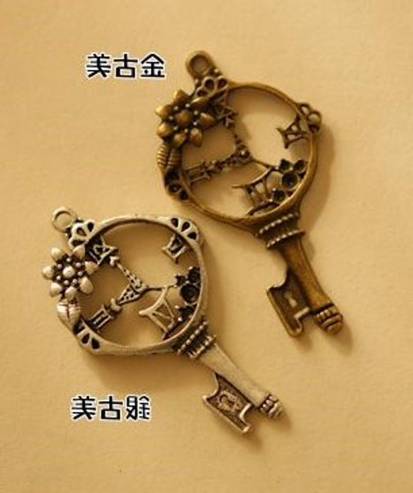 ab112 /手工零件金屬魅力耀金子和鍵（3） 第1張的照片