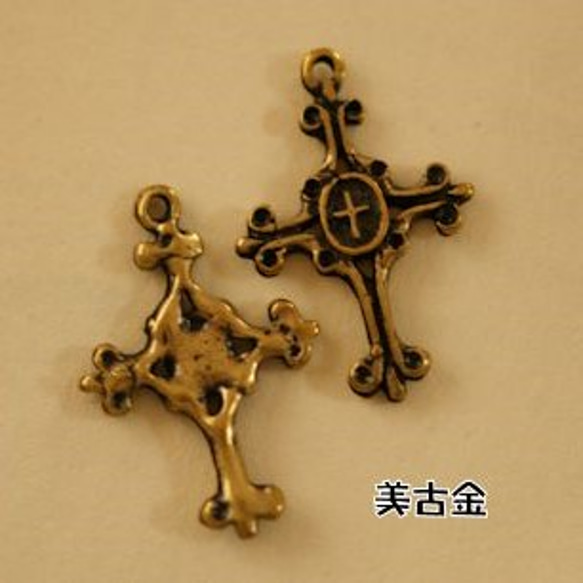 o42/アンティーク風・メタルチャーム・金古美・十字架(4個) 1枚目の画像
