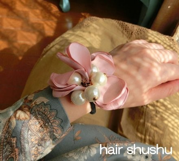 【ヘアゴム】ローズのお花/フラワー＆パールのヘアゴム（ピンク） 2枚目の画像