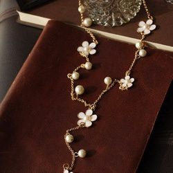 【ロングネックレス】お花/フラワー＆パールのロングネックレス（全長約70cm） 2枚目の画像