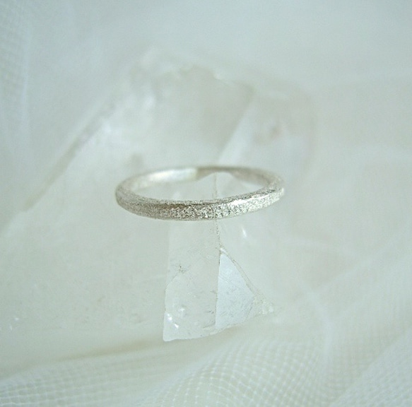 銀色簡約戒指（2mm） 第1張的照片