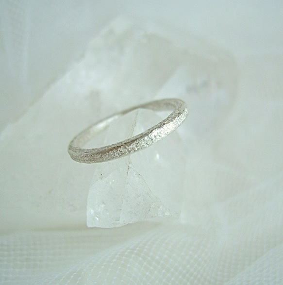 銀色簡約戒指（2mm） 第3張的照片