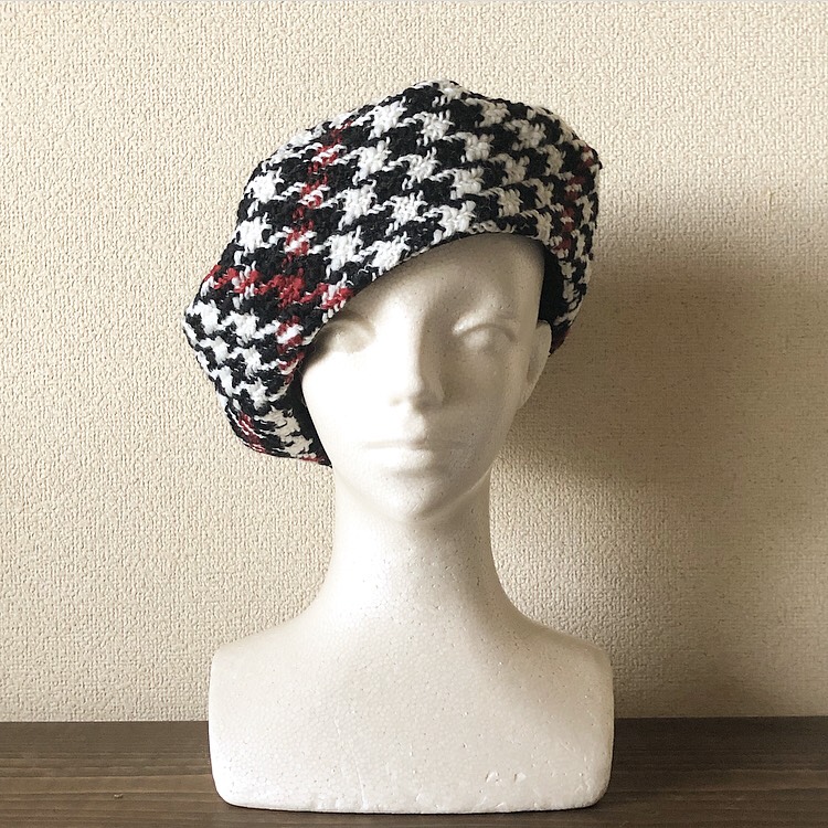 残り一個‼️カタチにこだわるベレー帽　ウール千鳥レッド×ブラック