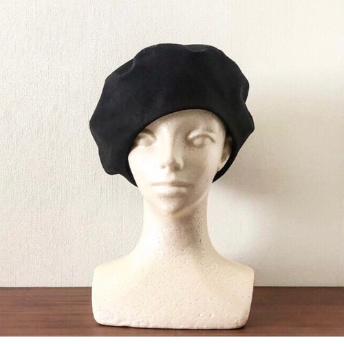残り一個‼️カタチにこだわるベレー帽 艶黒キレイなリネンコットン