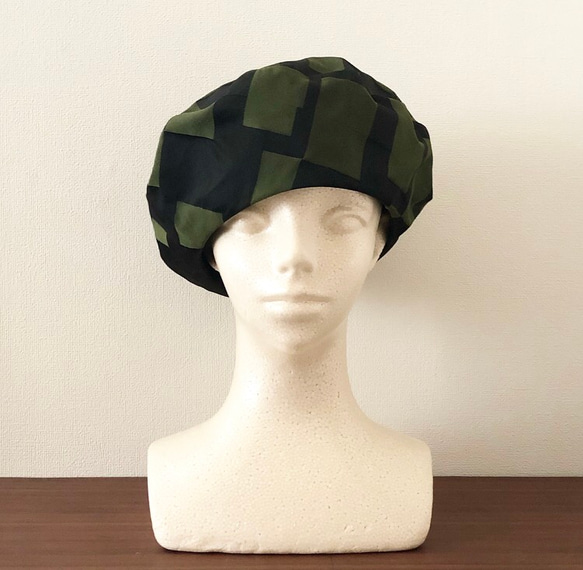新作‼️カタチにこだわるベレー帽　イタリア生地　グリーン 2枚目の画像