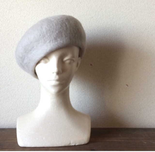 新作‼︎ 一個は欲しい！スモーキーホワイト ベレー帽