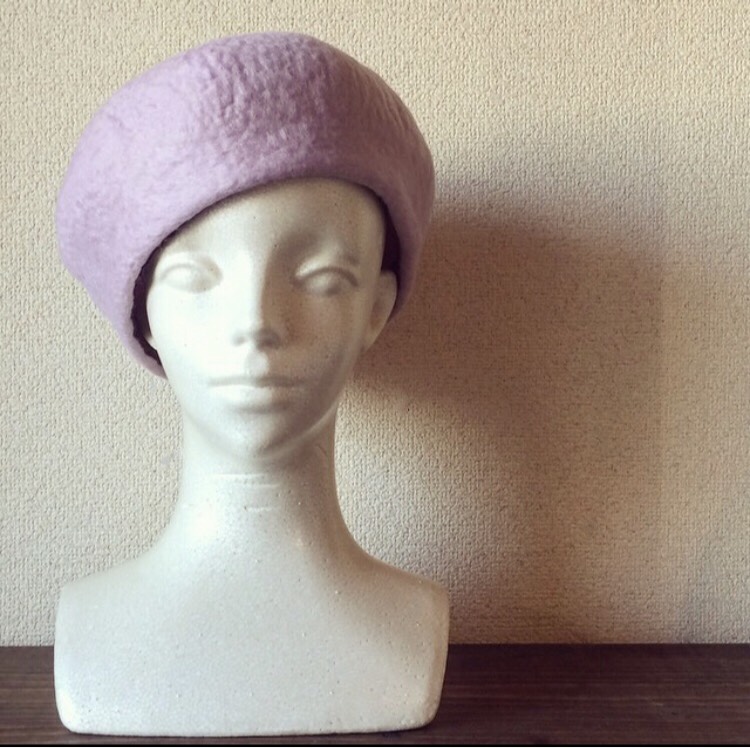 ポワッとかわいい❗️オールハンド羊毛フェルトのベレー帽　クールなベビーピンク