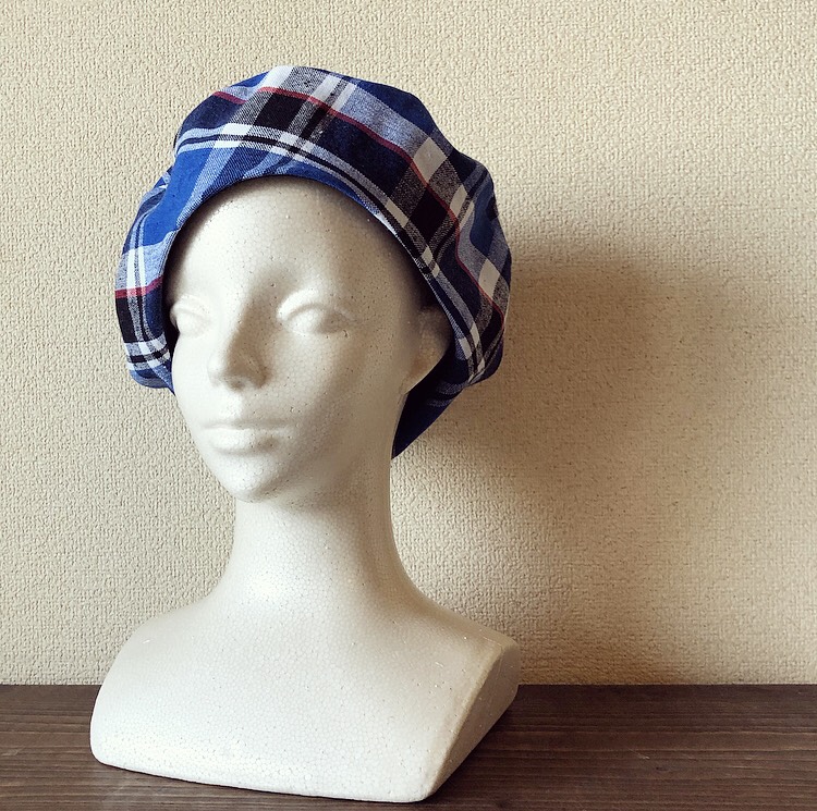 カタチにだわるベレー帽　ブルーのタータンチェック