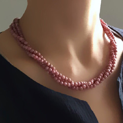 ピンク色の３連ネックレス ／約43cm, 天然石 2枚目の画像