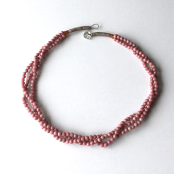 ピンク色の３連ネックレス ／約43cm, 天然石 3枚目の画像