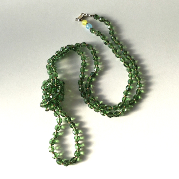 緑色のガラスのロングネックレス ／ガラスビーズ 4枚目の画像