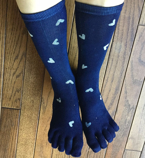 ハートの藍染五本指綿靴下 3枚目の画像