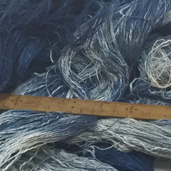 藍染カスリ調のリネンと綿のスラブ糸 2枚目の画像