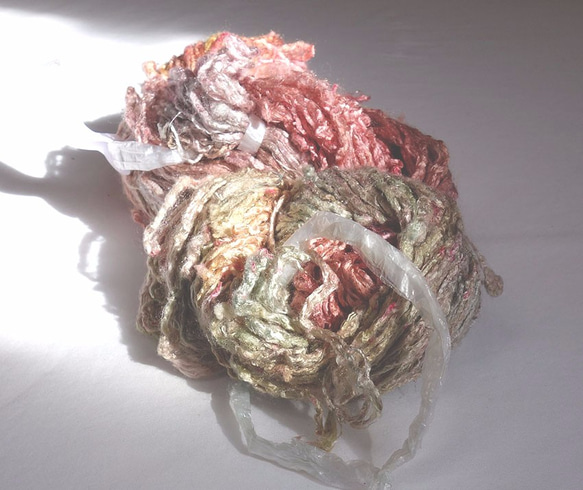 国産　春蚕　絹糸ミックスカラーA 88g 2枚目の画像