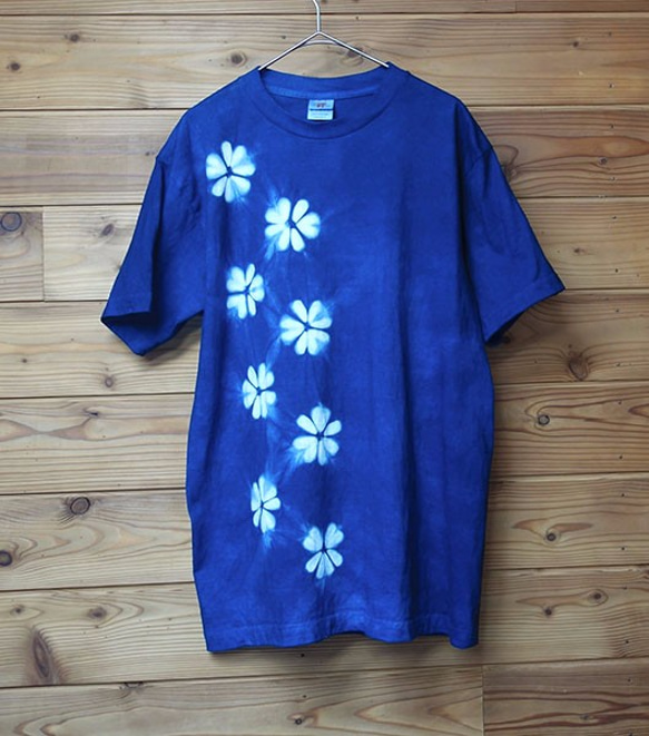 藍染花柄絞りTシャツ 1枚目の画像