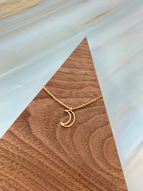 18Kゴールドネックレス-ムーンハローホロウムーンシンプルなテクスチャデザインニッチスペシャルバースデー母の日 1枚目の画像