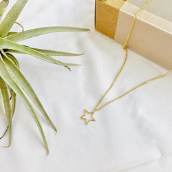 【聖誕禮物】18K金項鍊- 流星 鏤空  簡約質感設計  特別 生日 母親節 聖誕節 交換禮物 第2張的照片