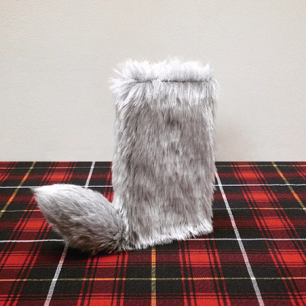 尻尾付きストラップのフワフワなスマホケース : Silver Fox 4,320円